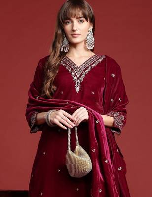 Zari & Sequin Embroidered Velvet Kurta with Trousers & Scalloped Dupatta 1