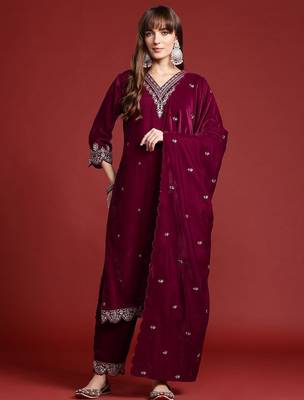 Zari & Sequin Embroidered Velvet Kurta with Trousers & Scalloped Dupatta 2