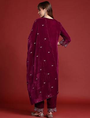 Zari & Sequin Embroidered Velvet Kurta with Trousers & Scalloped Dupatta 6