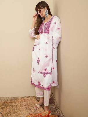 Floral Embroidered Thread Work Organza Straight Kurta With Trousers & Dupatta 2