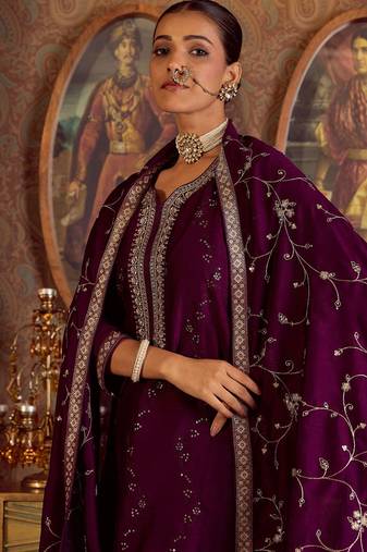 Women Floral Embroidered Regular Kurta with Trousers & With Dupatta