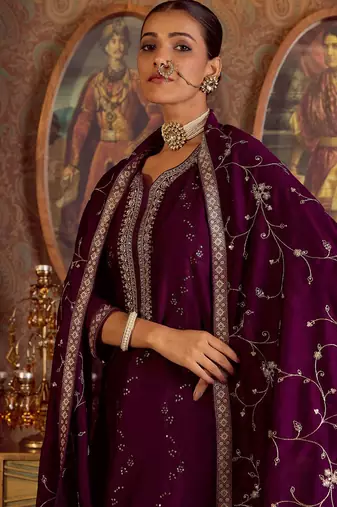 Women Floral Embroidered Regular Kurta with Trousers & With Dupatta