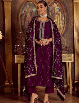 Women Floral Embroidered Regular Kurta with Trousers & With Dupatta 2