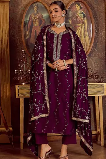 Women Floral Embroidered Regular Kurta with Trousers & With Dupatta