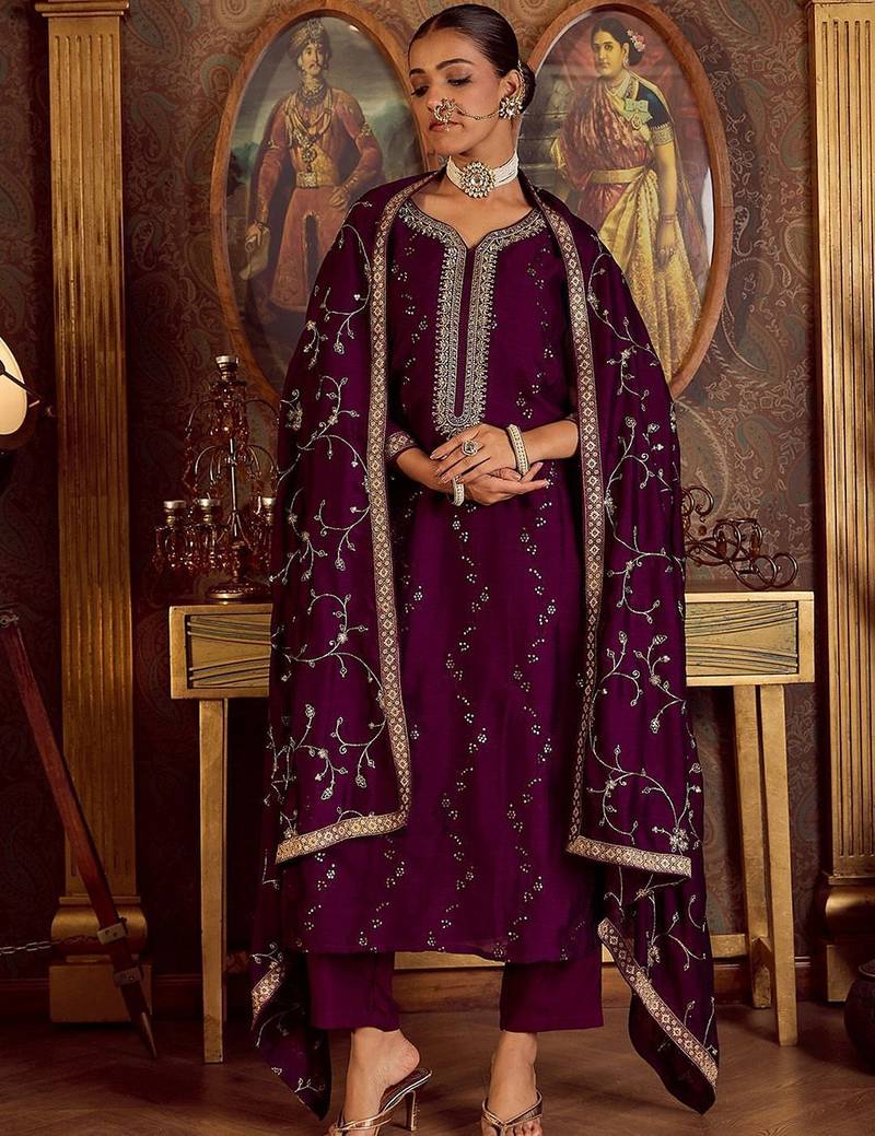 Women Floral Embroidered Regular Kurta with Trousers & With Dupatta