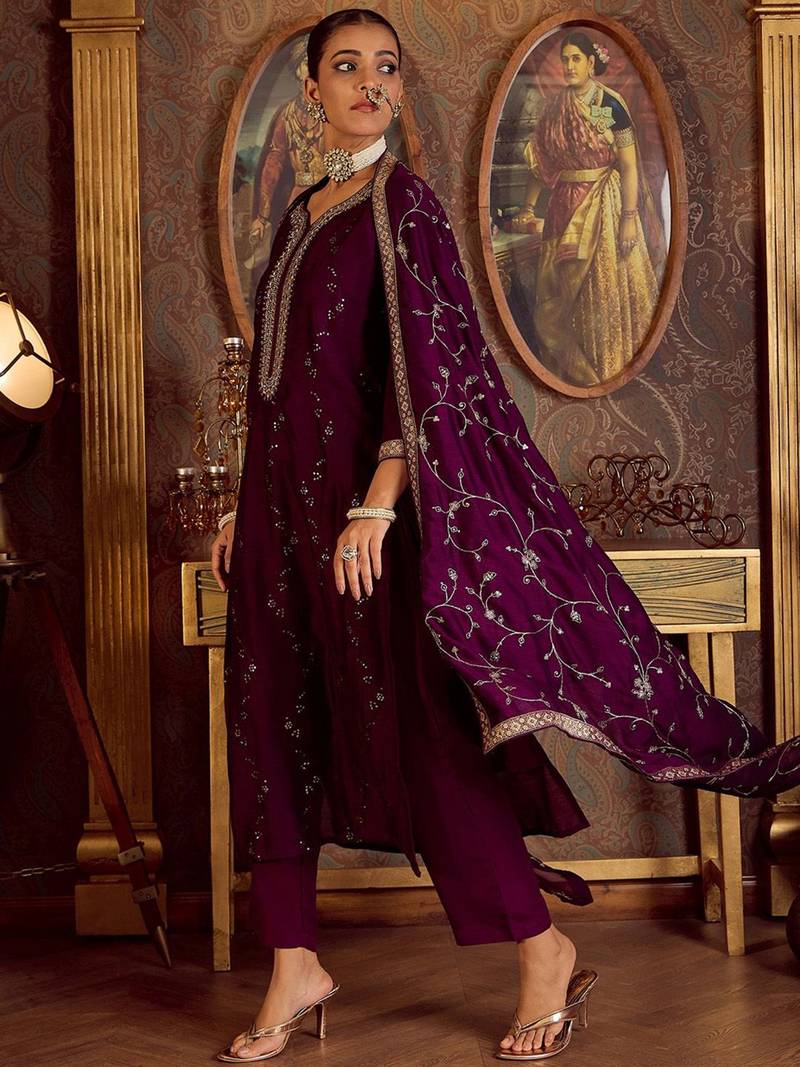 Women Floral Embroidered Regular Kurta with Trousers & With Dupatta