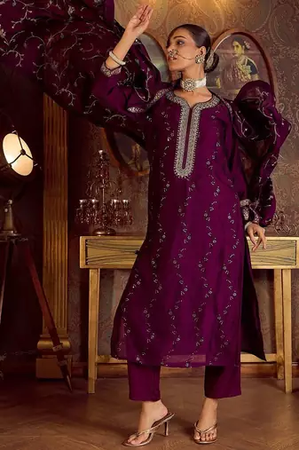 Women Floral Embroidered Regular Kurta with Trousers & With Dupatta
