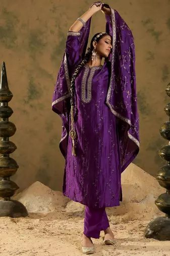 Women Floral Embroidered Regular Kurta with Trousers & With Dupatta