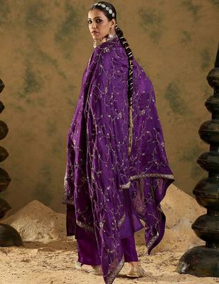 Women Floral Embroidered Regular Kurta with Trousers & With Dupatta 6