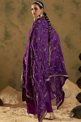 Women Floral Embroidered Regular Kurta with Trousers & With Dupatta