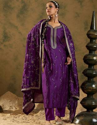 Floral Embroidered Sequinned Straight Kurta with Trousers & Dupatta 1