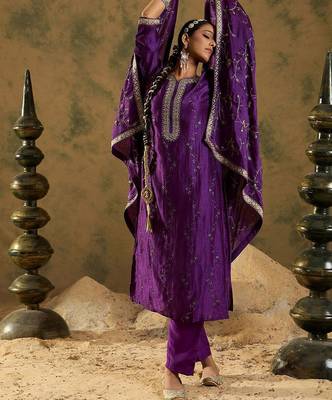 Floral Embroidered Sequinned Straight Kurta with Trousers & Dupatta 7