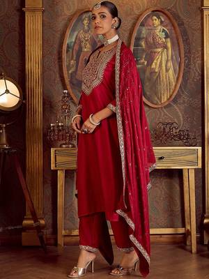 Ethnic Floral Embroidered Zari Work Detail Regular Sleeves Round Neck Kurta Set 3