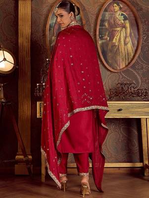 Ethnic Floral Embroidered Zari Work Detail Regular Sleeves Round Neck Kurta Set 4