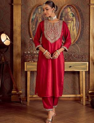 Ethnic Floral Embroidered Zari Work Detail Regular Sleeves Round Neck Kurta Set 7