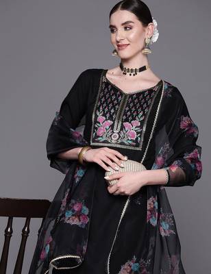 Floral Embroidered Pure Cotton Straight Kurta With Palazzos & Dupatta 2