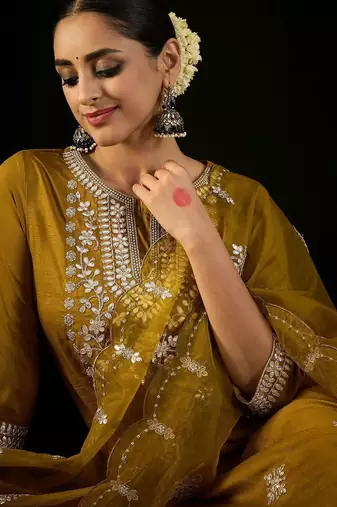 Ethnic Motifs Embroidered Regular Gotta Patti Kurta with Trousers & Dupatta