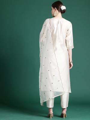 Ethnic Motifs Embroidered Panelled Liva Kurta With Trousers & Dupatta 7