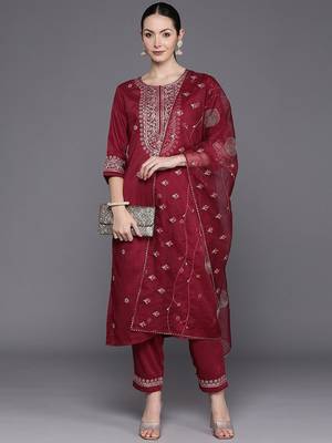 Floral Embroidered Round Neck Three-Quarter Sleeves Thread Work Kurta Set 1