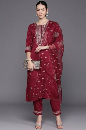 Floral Embroidered Round Neck Three-Quarter Sleeves Thread Work Kurta Set