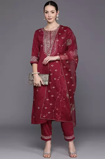 Floral Embroidered Round Neck Three-Quarter Sleeves Thread Work Kurta Set