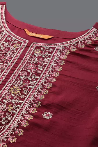 Floral Embroidered Round Neck Three-Quarter Sleeves Thread Work Kurta Set