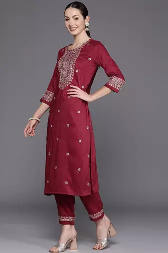 Floral Embroidered Round Neck Three-Quarter Sleeves Thread Work Kurta Set