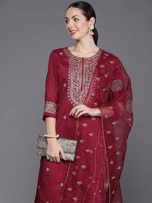 Floral Embroidered Round Neck Three-Quarter Sleeves Thread Work Kurta Set 6