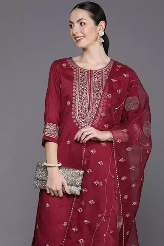 Floral Embroidered Round Neck Three-Quarter Sleeves Thread Work Kurta Set