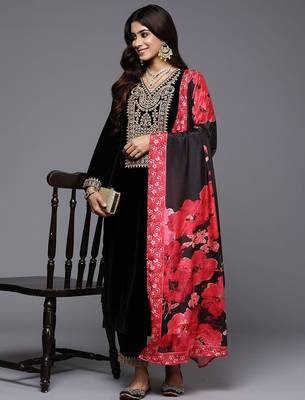 Floral Embroidered V-Neck Three-Quarter Sleeves Straight Velvet Kurta Set 1