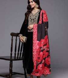 Floral Embroidered V-Neck Three-Quarter Sleeves Straight Velvet Kurta Set