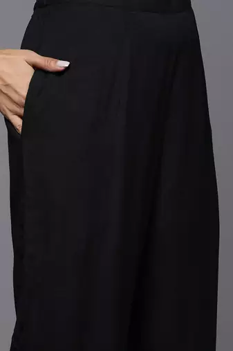 Floral Embroidered V-Neck Three-Quarter Sleeves Straight Velvet Kurta Set