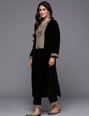 Floral Embroidered V-Neck Three-Quarter Sleeves Straight Velvet Kurta Set 5