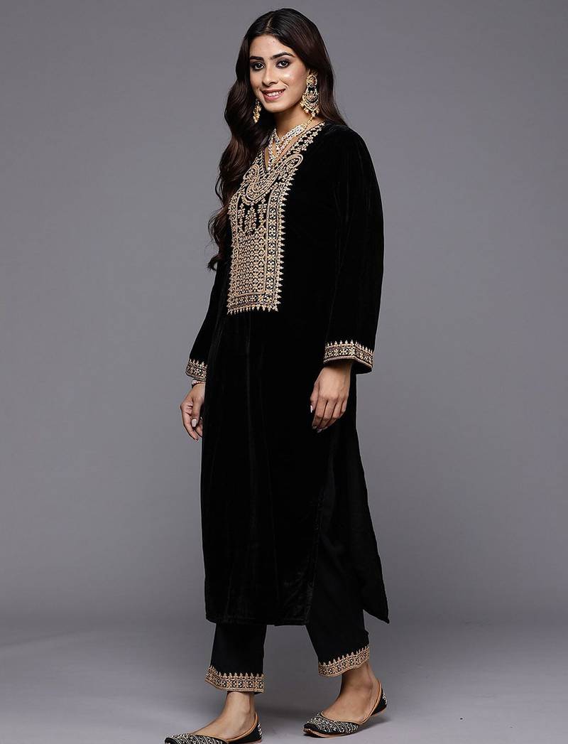 Floral Embroidered V-Neck Three-Quarter Sleeves Straight Velvet Kurta Set