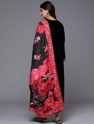 Floral Embroidered V-Neck Three-Quarter Sleeves Straight Velvet Kurta Set 6