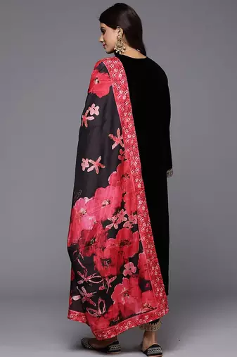 Floral Embroidered V-Neck Three-Quarter Sleeves Straight Velvet Kurta Set