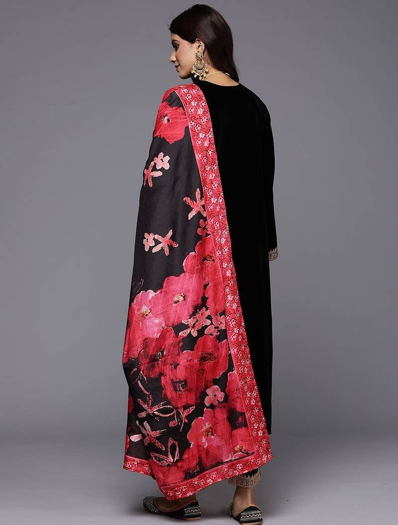 Floral Embroidered V-Neck Three-Quarter Sleeves Straight Velvet Kurta Set