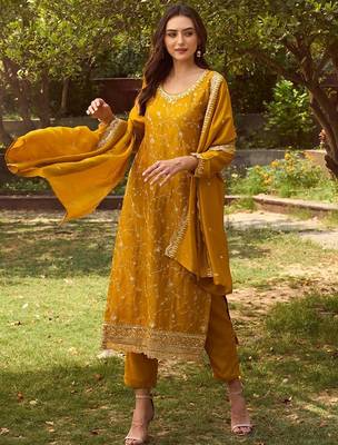 Ethnic Motifs Embroidered Round Neck Straight Kurta with Trousers & Dupatta 1