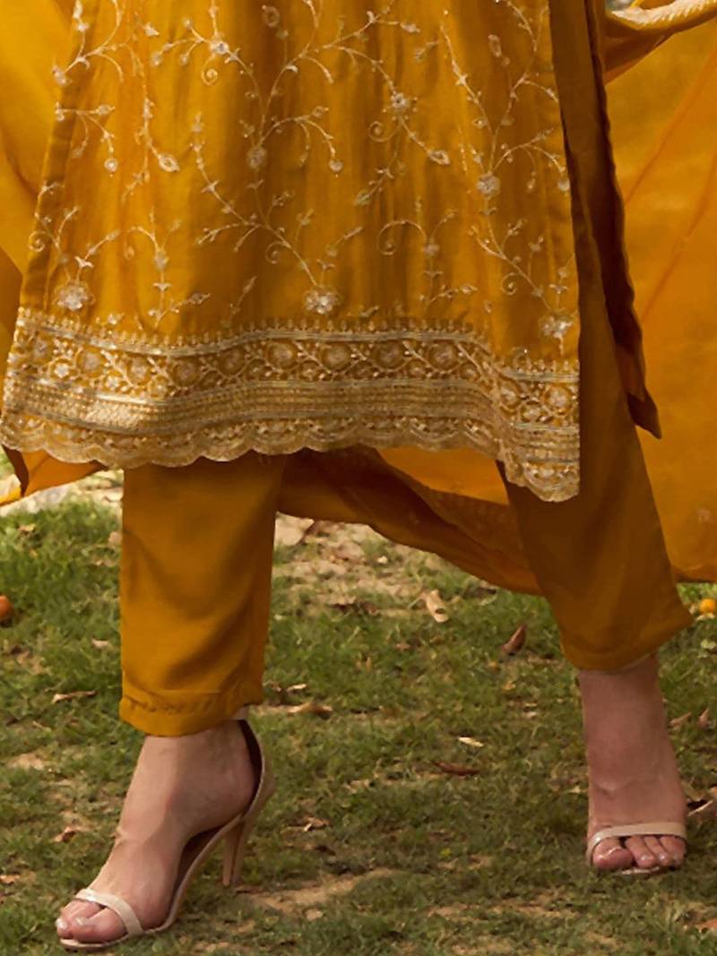 Ethnic Motifs Embroidered Round Neck Straight Kurta with Trousers & Dupatta