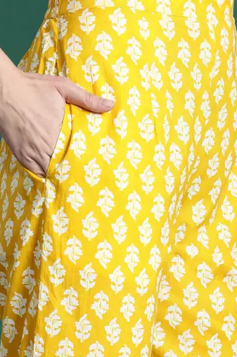 Women Floral Printed Empire Mirror Work Pure Cotton Kurta with Trousers & With Dupatta