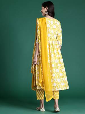 Women Floral Printed Empire Mirror Work Pure Cotton Kurta with Trousers & With Dupatta 6