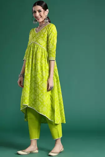 Women Bandhani Printed Empire Thread Work Pure Cotton Kurta with Trousers & With Dupatta