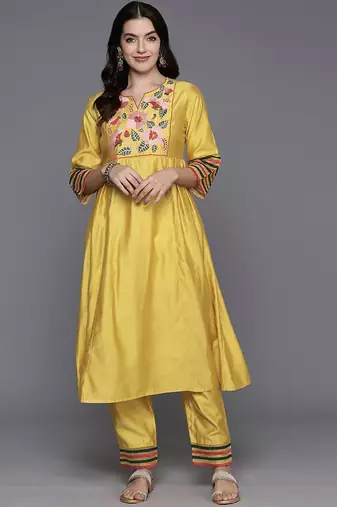 Floral Embroidered Thread Work Kurta With Trousers