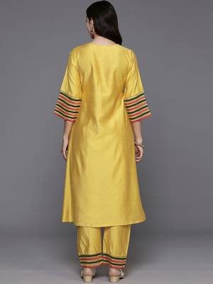 Floral Embroidered Thread Work Kurta With Trousers 4