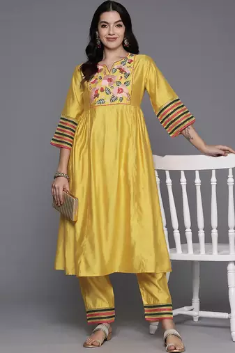 Floral Embroidered Thread Work Kurta With Trousers