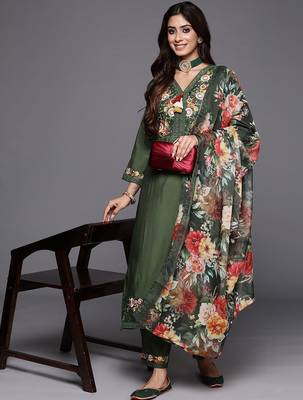 Women Floral Embroidered Regular Thread Work Kurta With Trousers & Dupatta 1