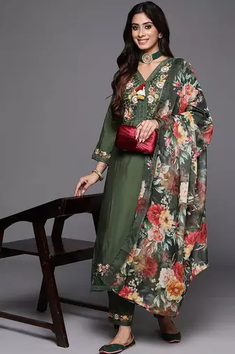 Women Floral Embroidered Regular Thread Work Kurta With Trousers & Dupatta