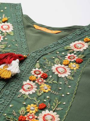 Women Floral Embroidered Regular Thread Work Kurta With Trousers & Dupatta 2