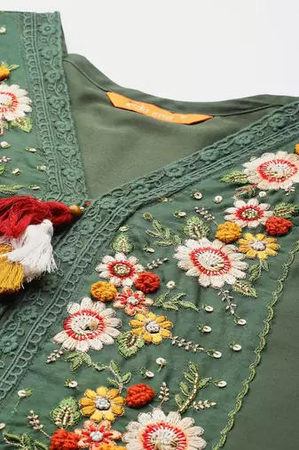 Women Floral Embroidered Regular Thread Work Kurta With Trousers & Dupatta
