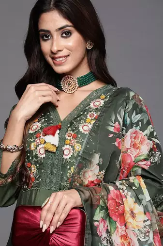 Women Floral Embroidered Regular Thread Work Kurta With Trousers & Dupatta